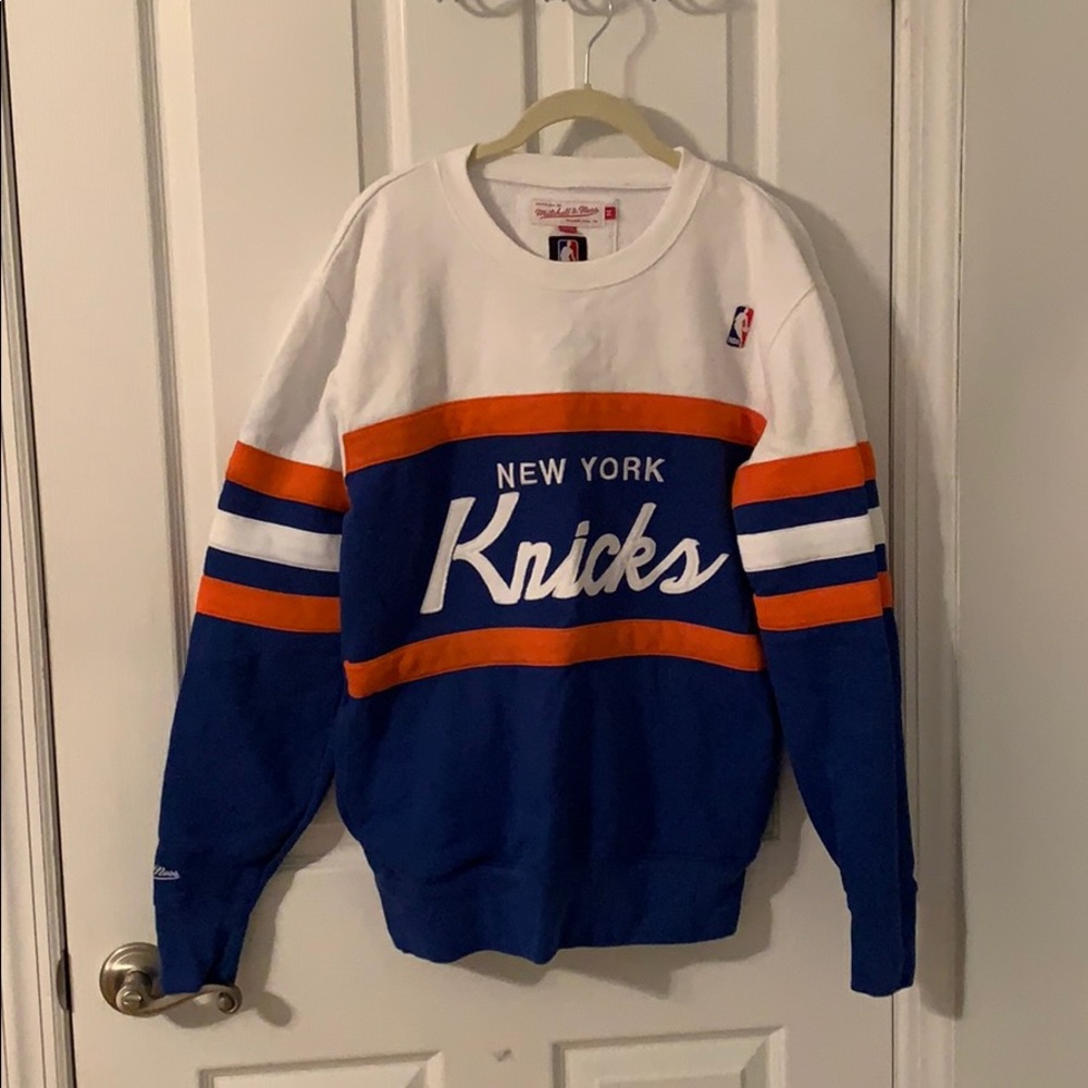 New York Knicks sweatshirt